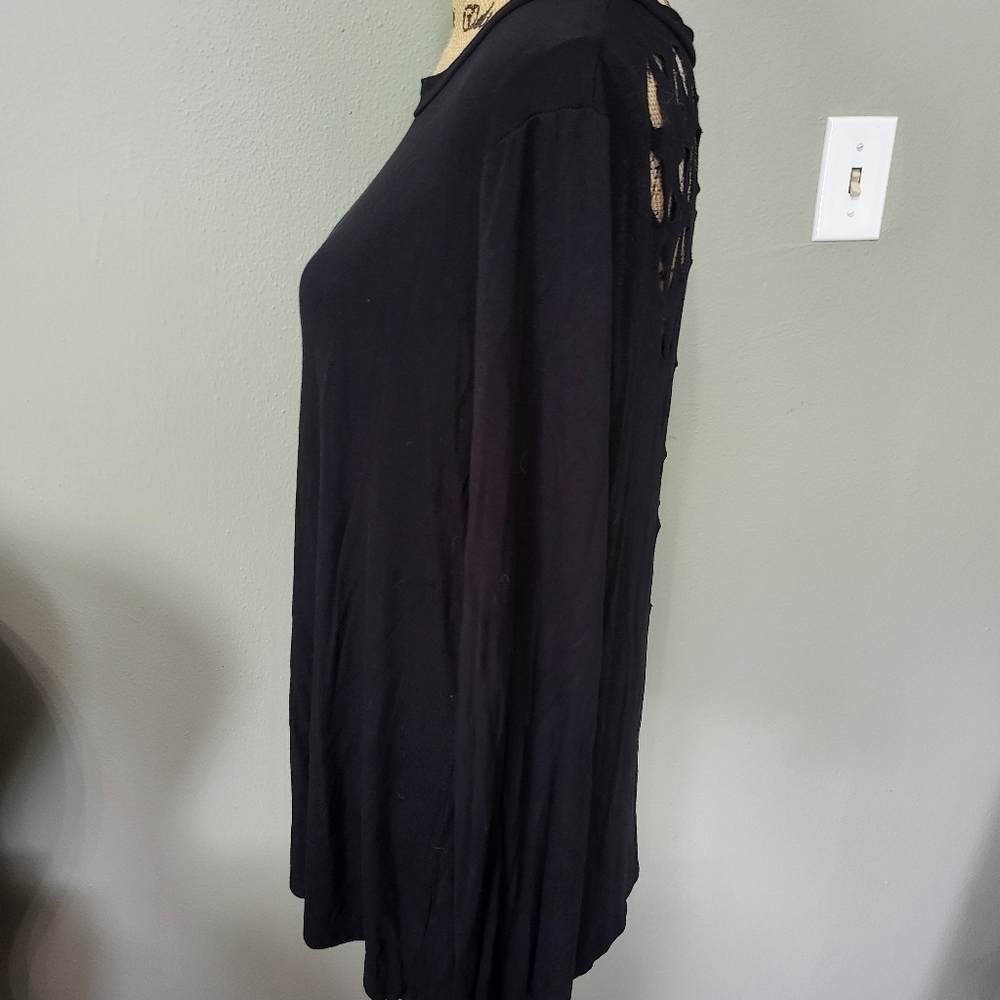 Blumin Apparel Classic Black Long Sleeve Top Laser Cut Back Detail - Picture 3 of 6